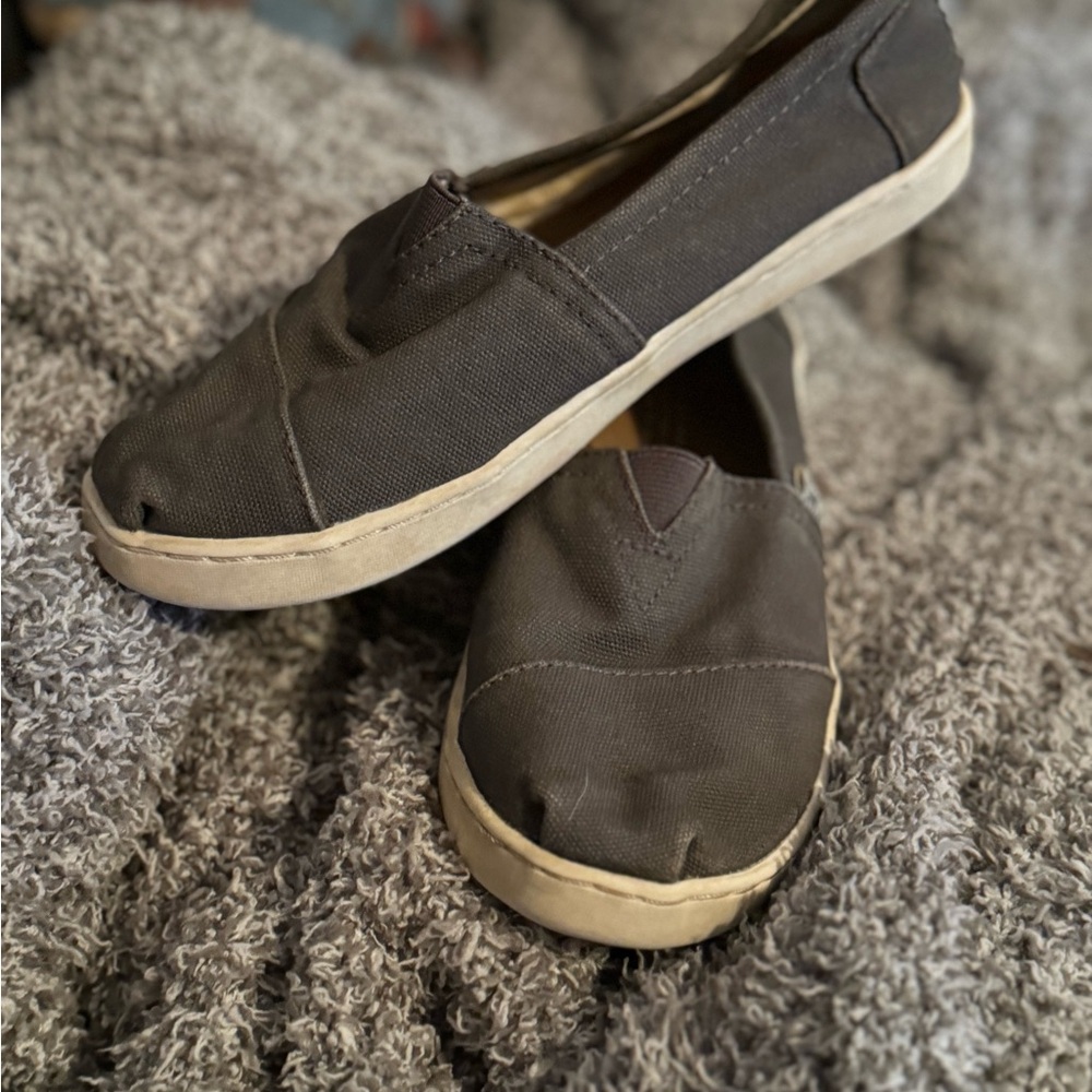 Kids Toms used gently
